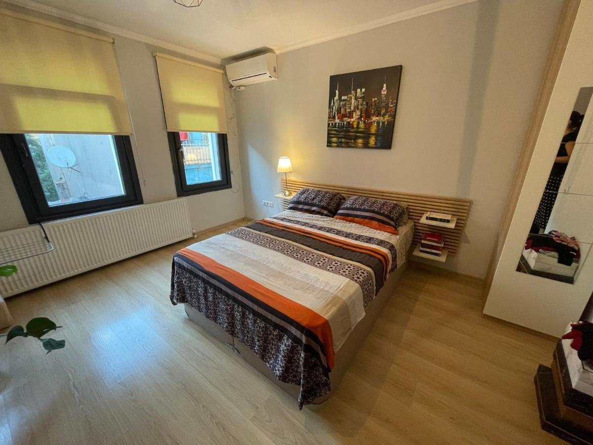 Ferienwohnung Duplex With Terrace In Center,5Mn Walk To Istiklal Istanbul Exterior foto